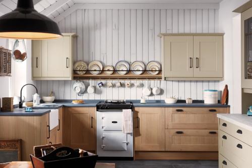 Harrison & Fletcher - Broadoak Classic Kitchen 1